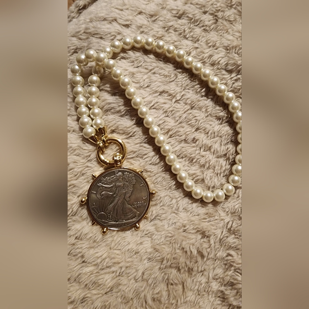 Pearl and Pendant Moon Necklace Classic - Picture 3 of 4